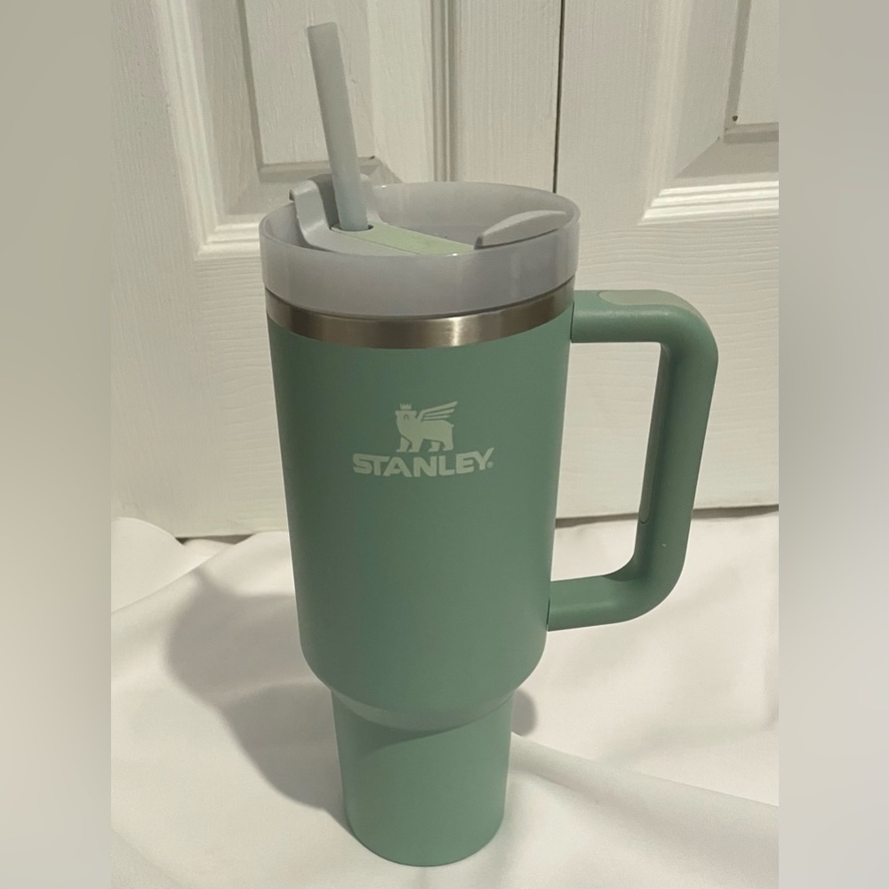 Stanley 40oz quencher, eucalyptus, never used